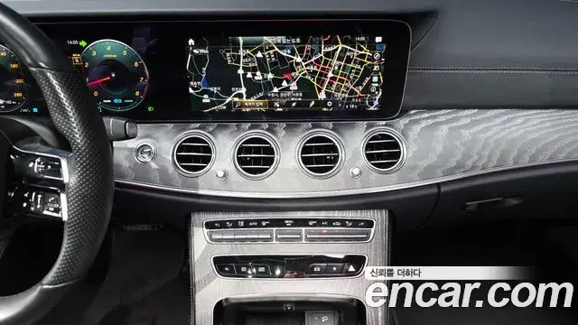 Mercedes-Benz E-Class 2022 — Фото 13/20