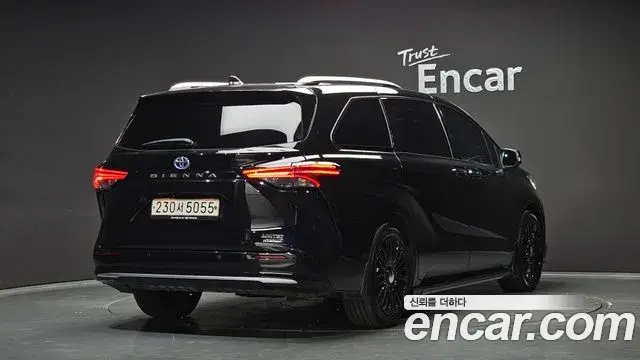 Toyota Sienna 2023 — Photo 19/20