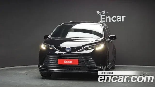 Toyota Sienna 2023 — Photo 12/20