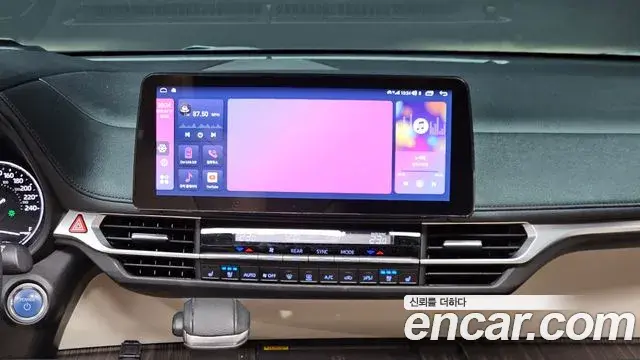 Toyota Sienna 2023 — Photo 8/20