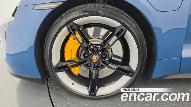 Porsche Taycan 2021 — Photo 22/40