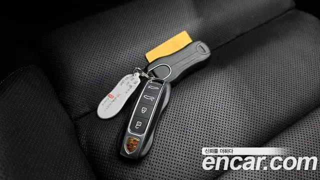 Porsche Taycan 2021 — Photo 36/40