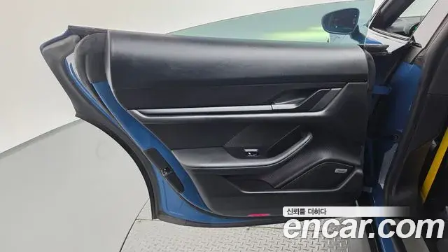 Porsche Taycan 2021 — Photo 2/40