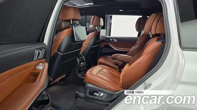 BMW X7 2021 — Фото 12/20
