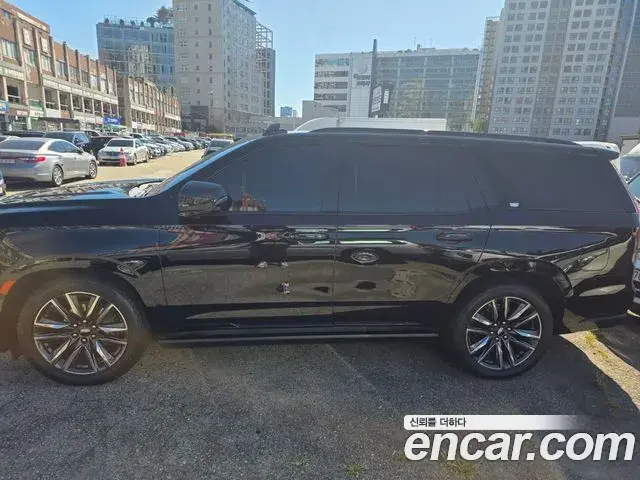 Cadillac Escalade 2023 — Photo 8/20