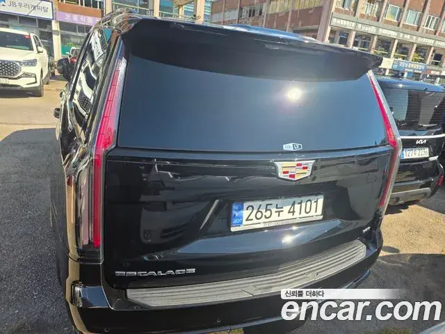 Cadillac Escalade 2023 — Photo 7/20