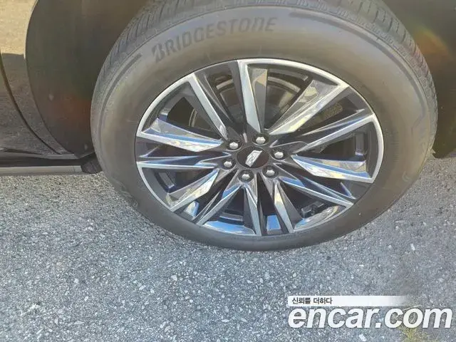 Cadillac Escalade 2023 — Photo 10/20