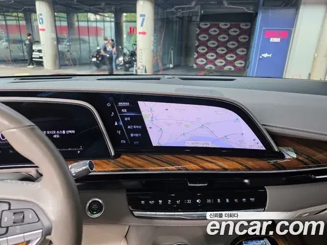 Cadillac Escalade 2023 — Photo 6/20