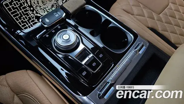Kia Carnival 2021 — Фото 8/20