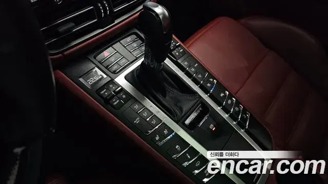 Porsche Macan 2020 — Şəkil 18/31