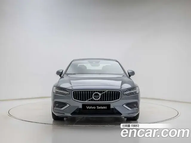Volvo S60 2019 — Фото 1/20