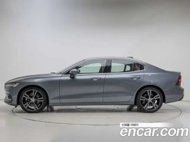 Volvo S60 2019 — Фото 2/20