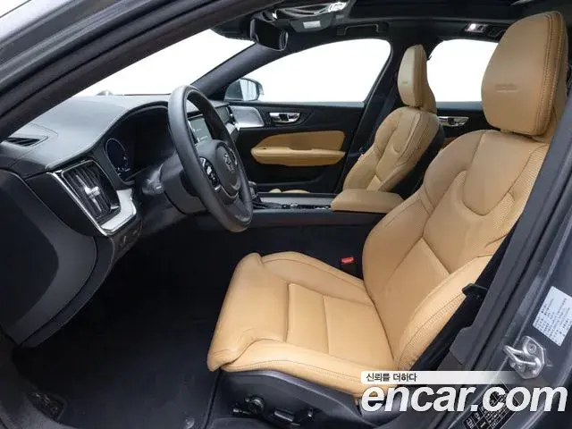 Volvo S60 2019 — Фото 11/20