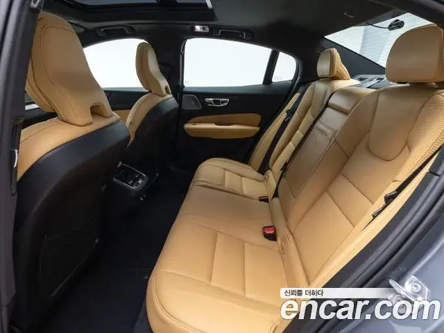 Volvo S60 2019 — Фото 12/20