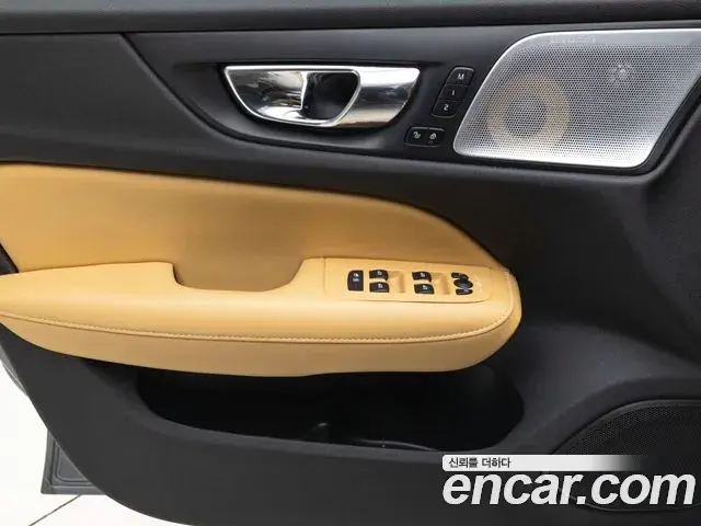 Volvo S60 2019 — Фото 18/20