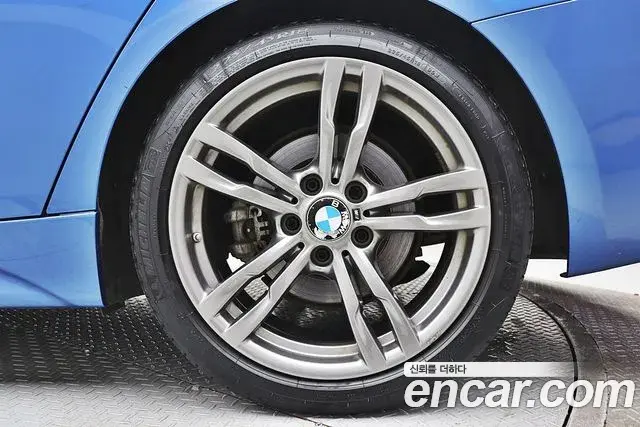 BMW 3 Series 2018 — Фото 5/20
