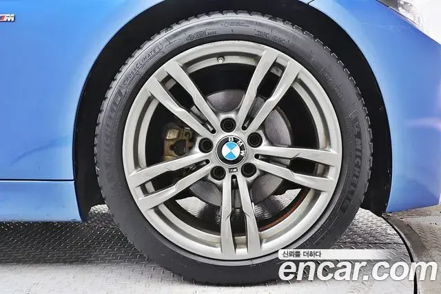 BMW 3 Series 2018 — Фото 9/20