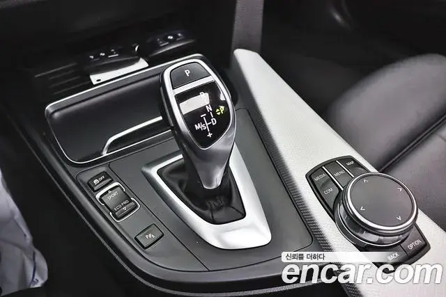 BMW 3 Series 2018 — Фото 19/20