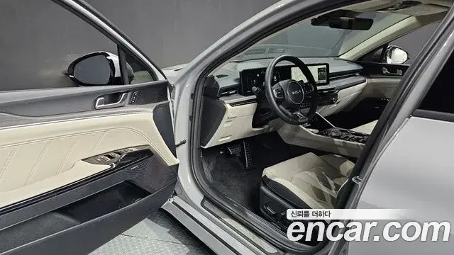 Kia K5 2025 — Photo 14/36