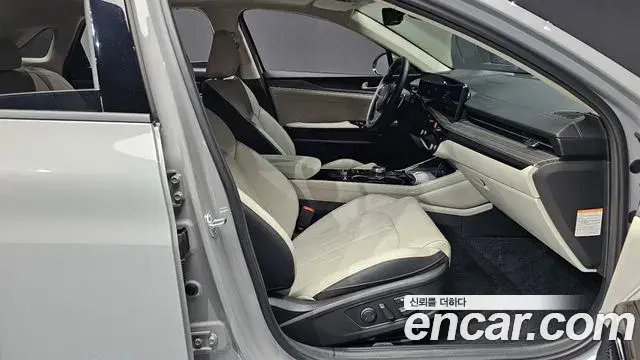 Kia K5 2025 — Photo 28/36