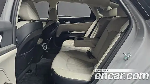 Kia K5 2025 — Photo 9/36