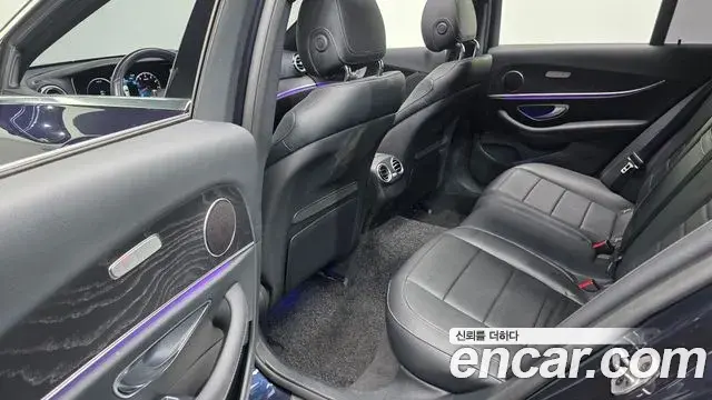 Mercedes-Benz E-Class 2022 — Фото 12/20