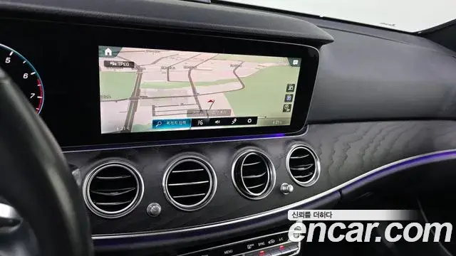 Mercedes-Benz E-Class 2022 — Фото 14/20