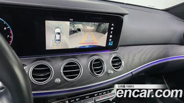 Mercedes-Benz E-Class 2022 — Фото 17/20