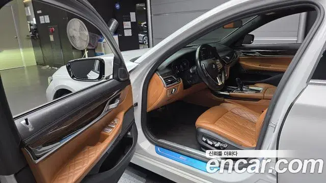 BMW 7 Series 2020 — Фото 10/20