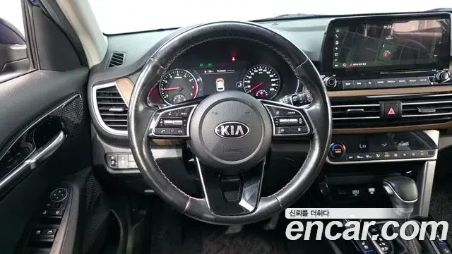 Kia Seltos 2019 — Фото 12/20