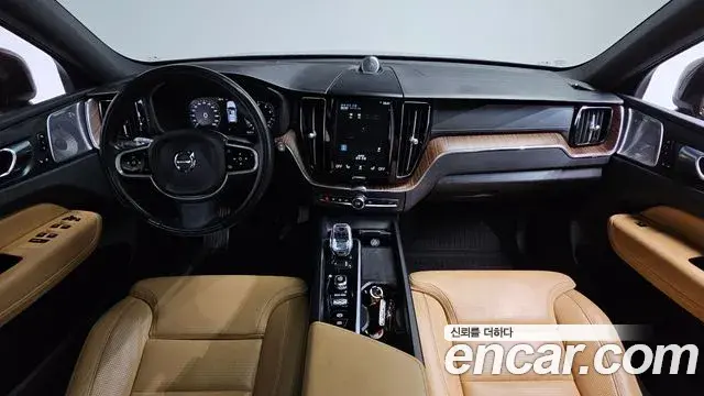 Volvo XC60 2021 — Фото 7/20