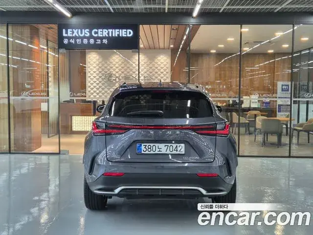 Lexus NX450h+ 2025 — Photo 9/20