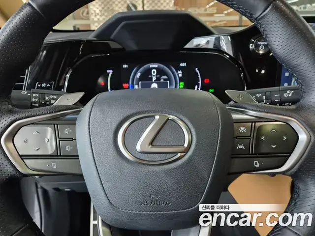 Lexus NX450h+ 2025 — Photo 6/20