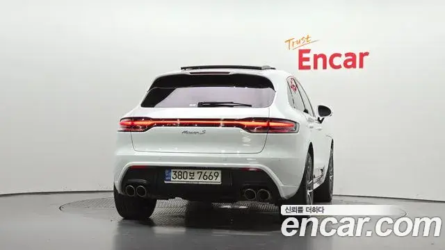 Porsche Macan 2022 — Şəkil 11/32