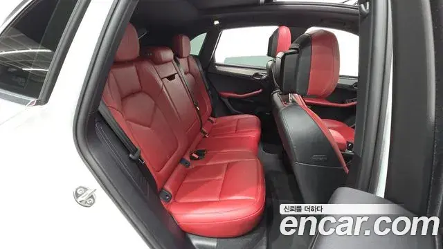 Porsche Macan 2022 — Şəkil 15/32