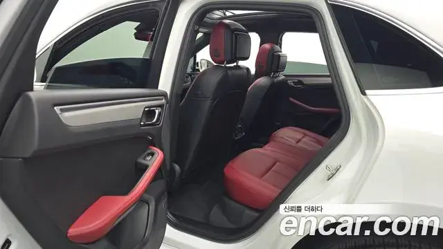 Porsche Macan 2022 — Şəkil 17/32