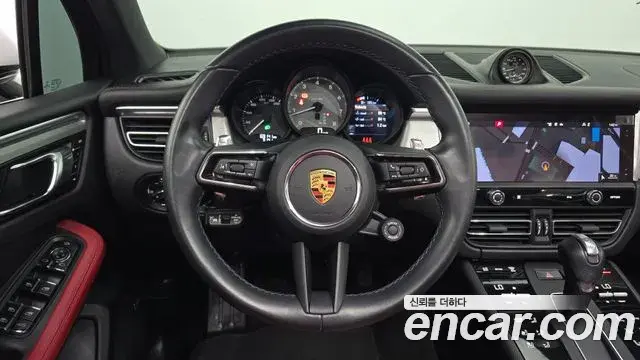 Porsche Macan 2022 — Şəkil 28/32