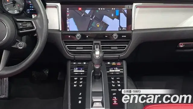 Porsche Macan 2022 — Şəkil 23/32