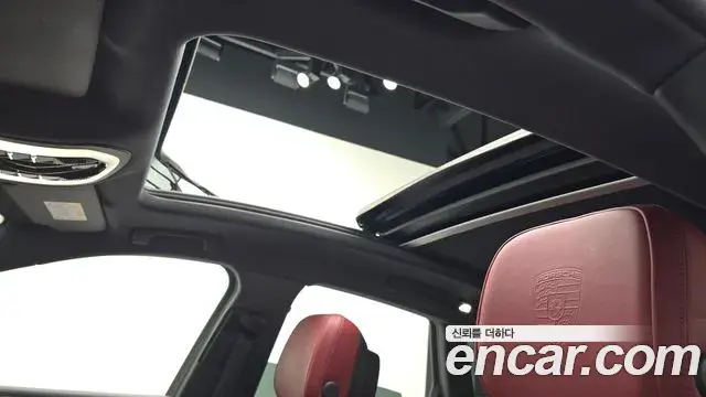 Porsche Macan 2022 — Şəkil 24/32