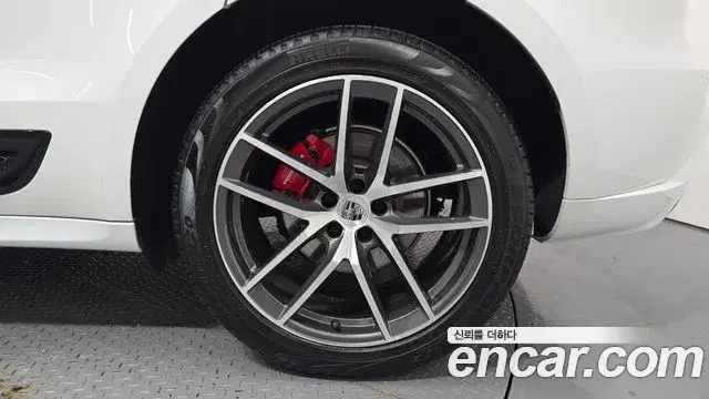 Porsche Macan 2022 — Şəkil 19/32
