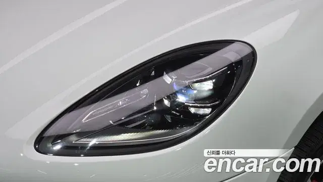 Porsche Macan 2022 — Şəkil 9/32