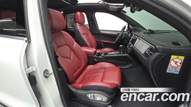 Porsche Macan 2022 — Şəkil 8/32