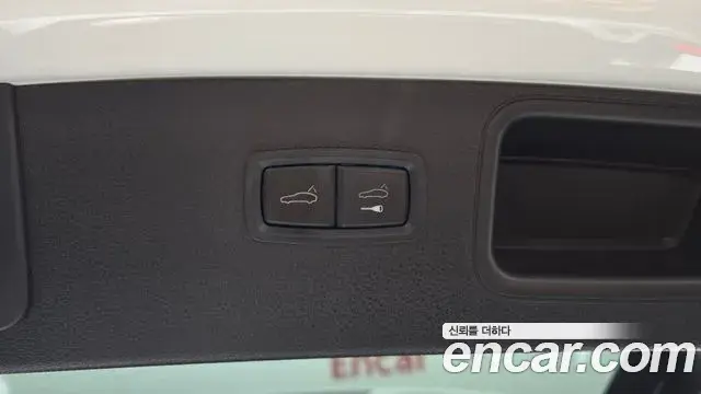 Porsche Macan 2022 — Şəkil 21/32