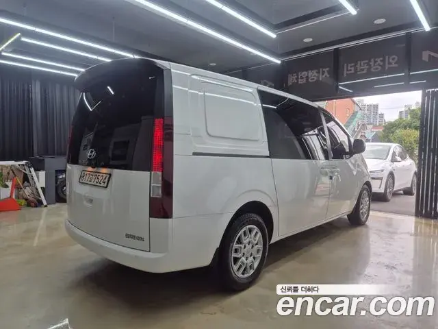 Hyundai Staria 2022 — Фото 1/15