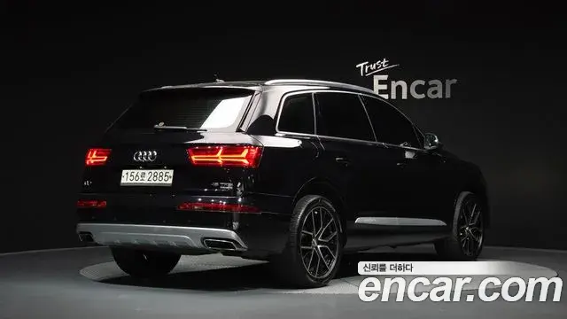 Audi Q7 2019 — Фото 2/20