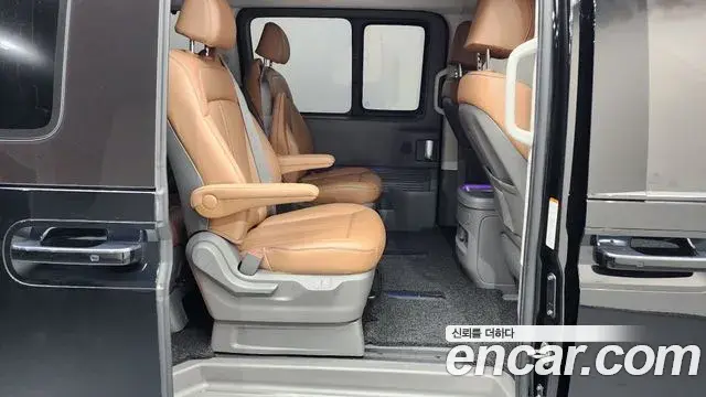 Hyundai Staria 2023 — Фото 12/20