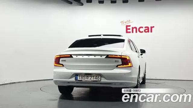 Volvo S90 2022 — ფოტო 20/32