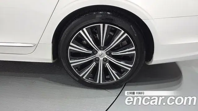 Volvo S90 2022 — ფოტო 30/32