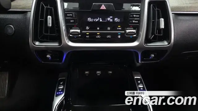 Kia Sorento 2021 — Şəkil 17/20