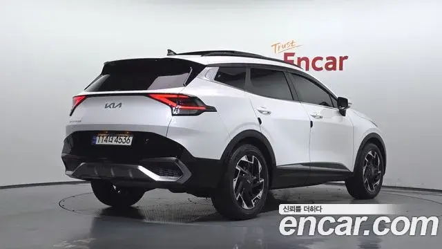 Kia Sportage 2022 — Фото 1/20